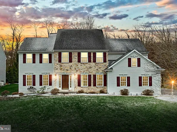 26 Fieldcrest Dr, Palmyra, PA 17078