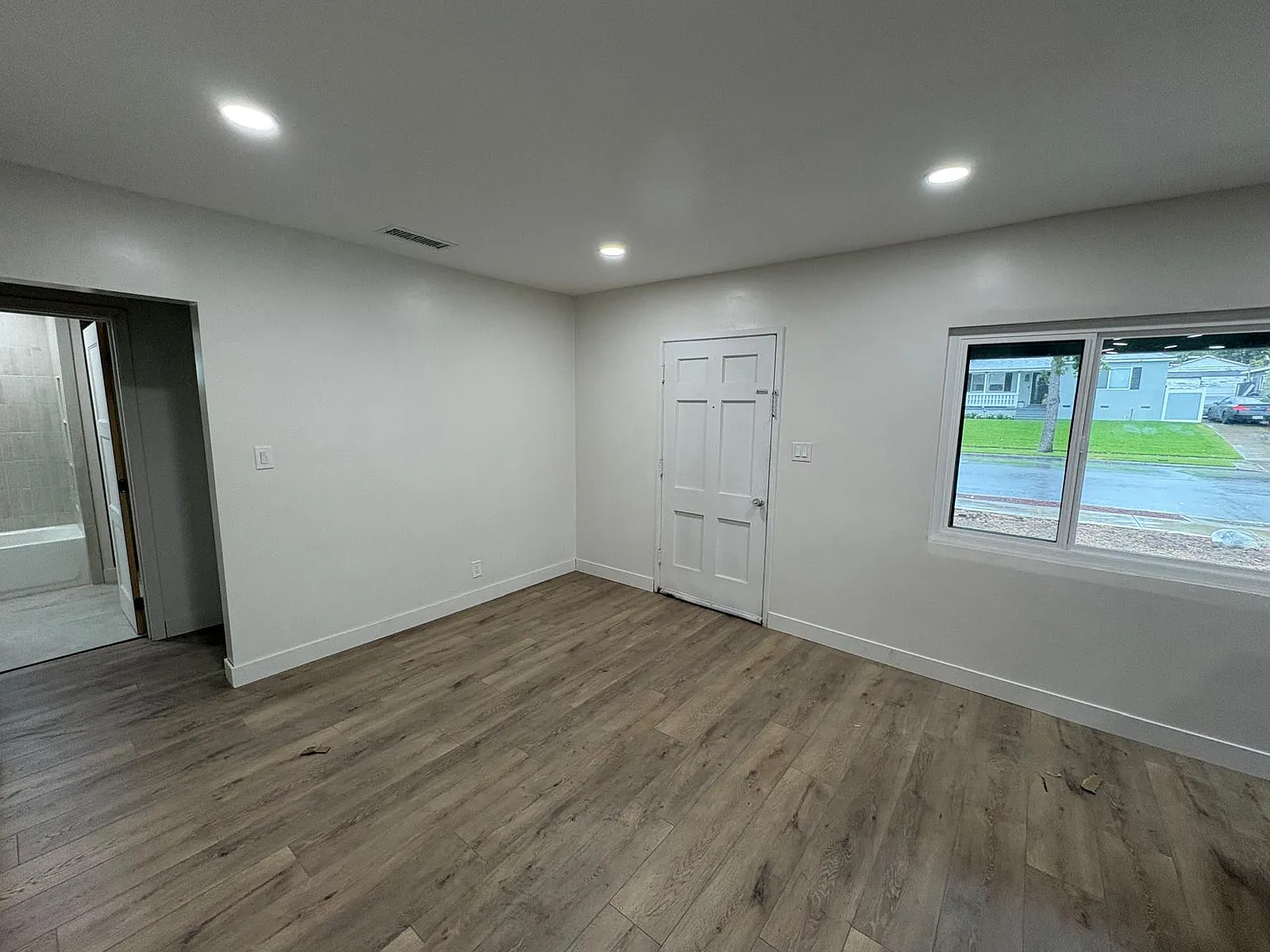 3 bed, 1250 sqft, $3,800 — Photo 3