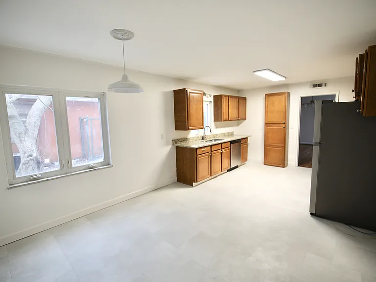 3191 E Broad St — Photo 27