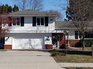 1416 S Bluemound Dr, Appleton, WI 54914