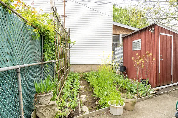 Sold by Compass | media 9
