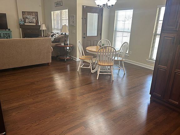 5th image of 225 Chapel Creek Dr