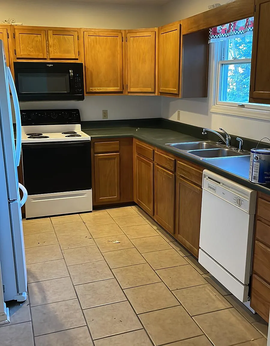 3 bed, 2212 sqft, $2,300 — Photo 4