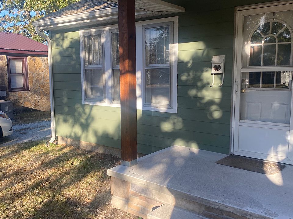 1st image of 105 McConnell Ave