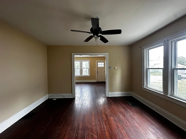 547 E Deshler Ave — Photo 4