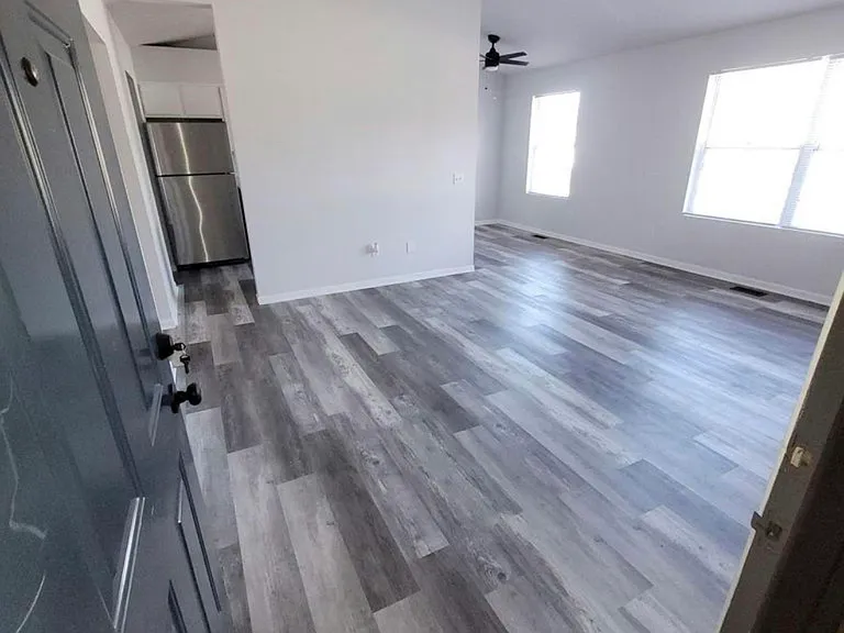 2323 W Osterhout Ave #3 — Photo 7