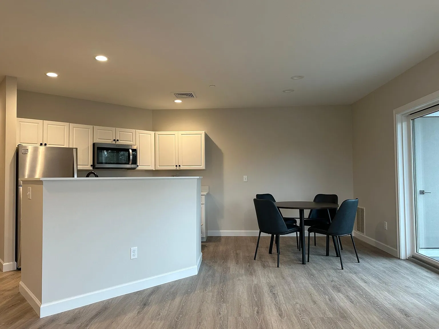 10 Riverplace Dr — Photo 4