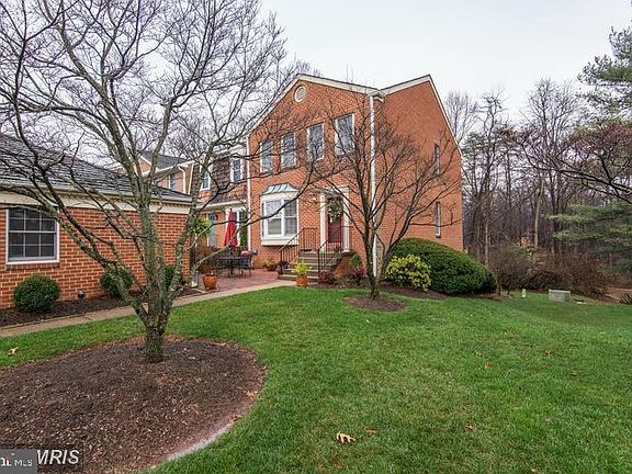 3rd image of 2912 Oakborough Sq