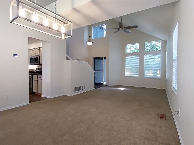 9786 Buckingham Ct — Photo 5