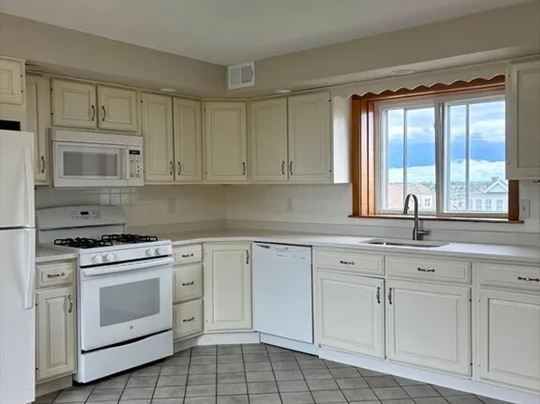 40 Orient Ave Floor 2, Boston, MA 02128