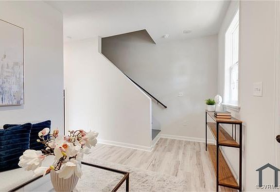 4th image of 730 Wilson St #1
