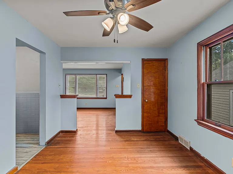 237 S Hartnett Ave — Photo 6
