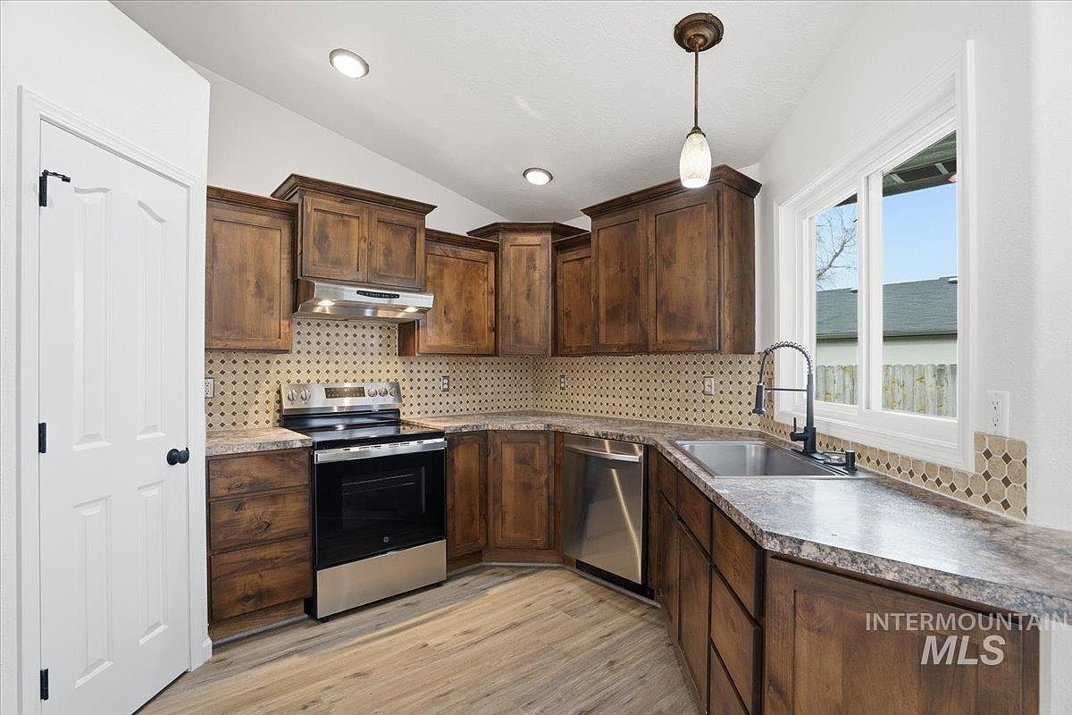 carousel photo #14 (MLS)