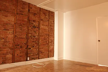 Rented by aptsandlofts.com