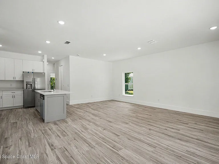 19 Travis St #102 — Photo 5