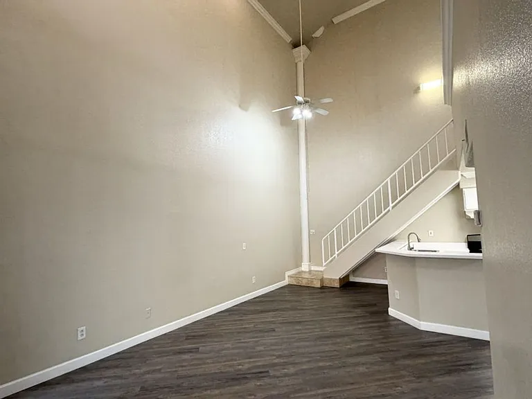 Alcantara Home Apts — Photo 74