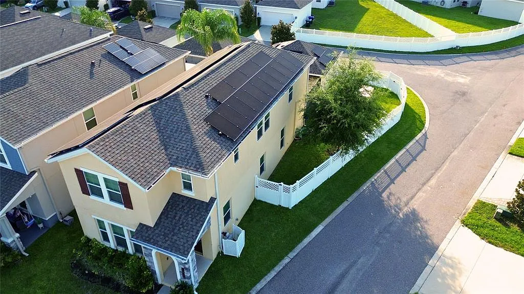4 bed, 3.5 bath, 2307 sqft, $3,400 — Photo 1