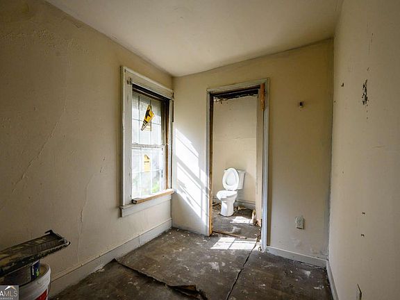 4th image of 728 Center Hill Ave NW