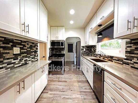 4th image of 4517 Arizona St