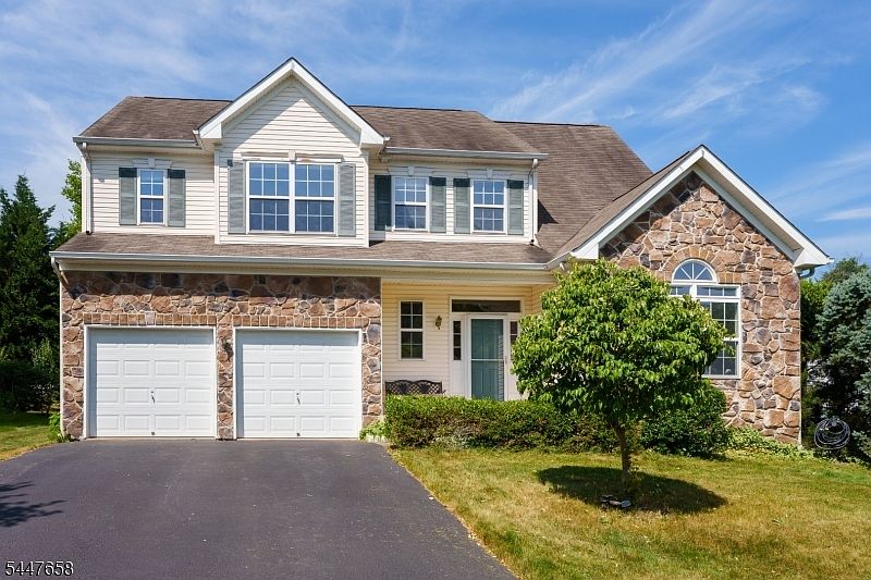 1st image of 2 Pickering Cir