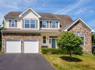 2 Pickering Cir, Princeton, NJ 08540