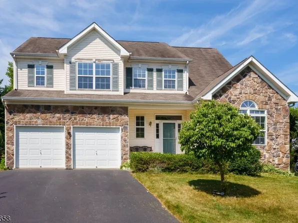 2 Pickering Cir, Montgomery Twp., NJ 08540
