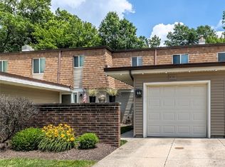 9301 Sussex Dr, Olmsted Falls, OH