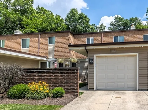 9301 Sussex Dr, Olmsted Falls, OH 44138