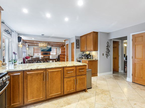 3rd image of 1146 Pember Cir