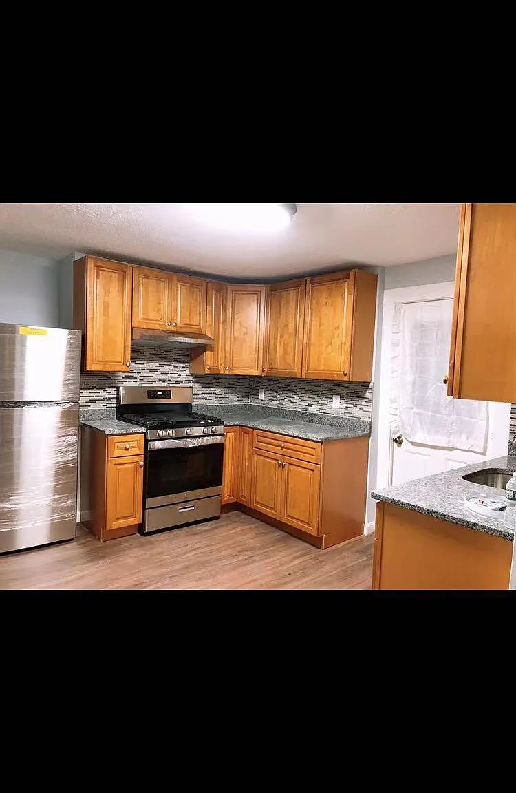 235 Pearl St — Photo 1