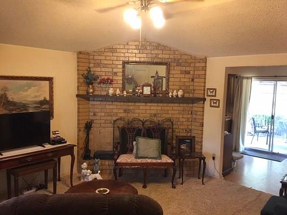 3rd image of 208 West Ct