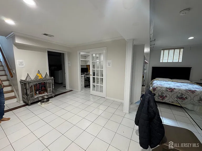 5 Hollywood St — Photo 17