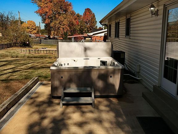 5th image of 645 Meadowgrass Dr