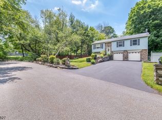 302 E Lakeshore Drive Ext, Highland Lakes, NJ 07422