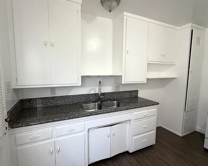 5113 W 20th St #1/2 — Photo 9