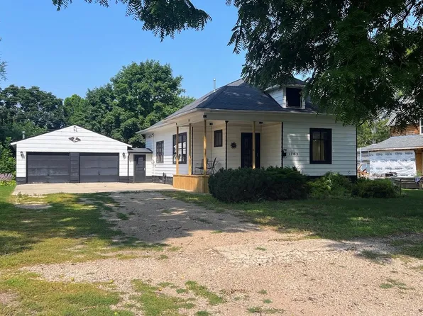 1703 Grand Ave, Emmetsburg, IA 50536