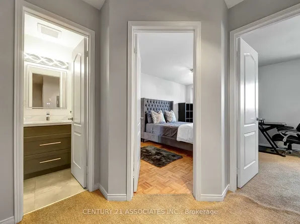 615 Shoreline Dr #12, Mississauga, ON L5B 4K4