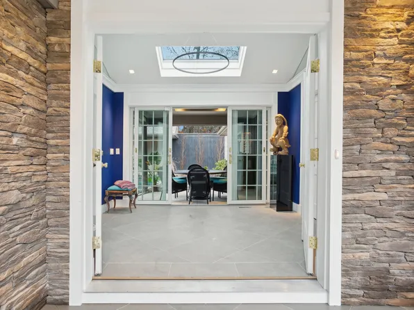 (undisclosed Address), Hampton Bays, NY 11946