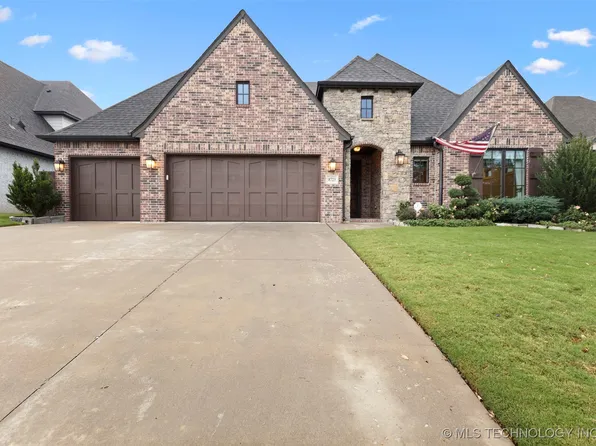 8723 S Phoenix Pl W, Tulsa, OK 74132
