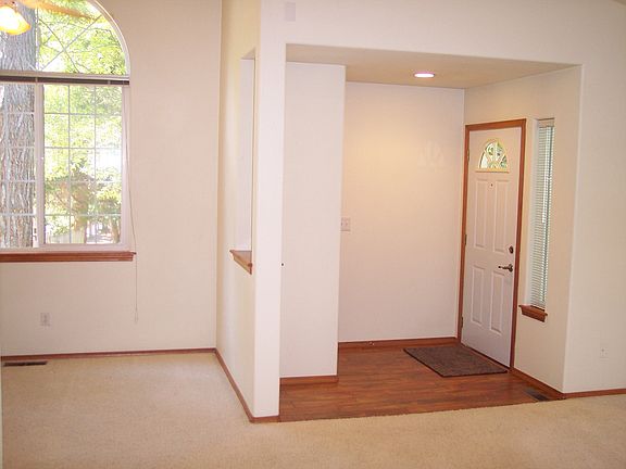 4th image of 3708 Lakeway Dr