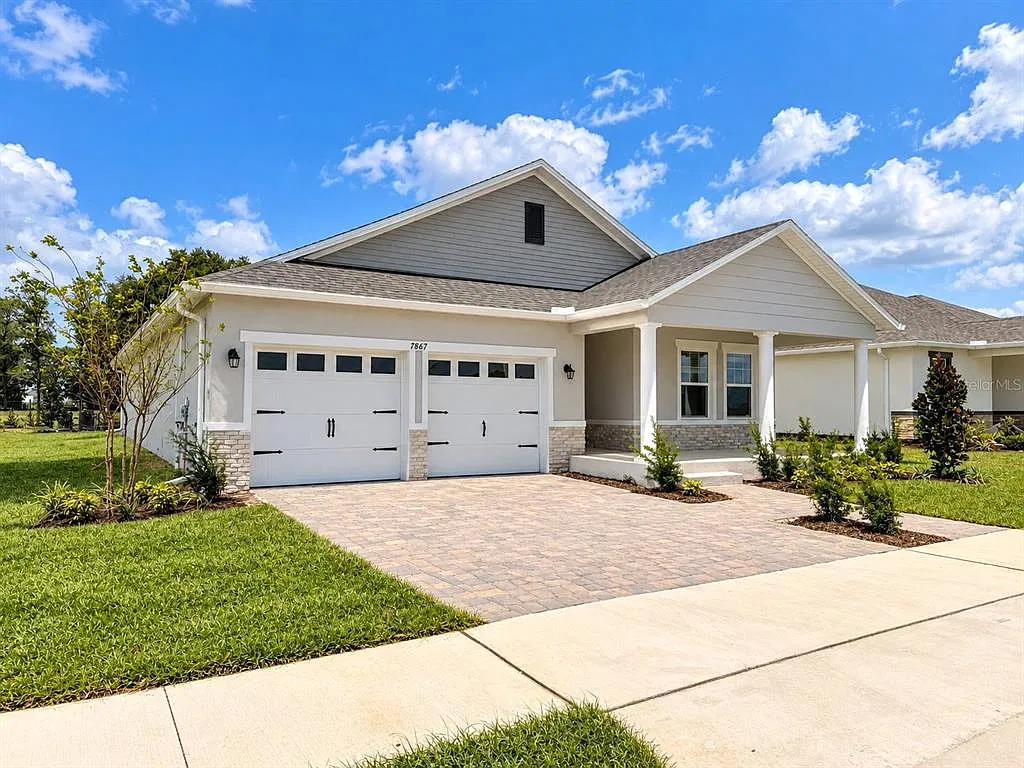 4 bed, 2.0 bath, 1984 sqft, $2,550 — Photo 2