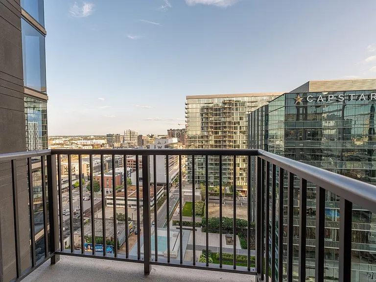 1212 Demonbreun St #1710 — Photo 19