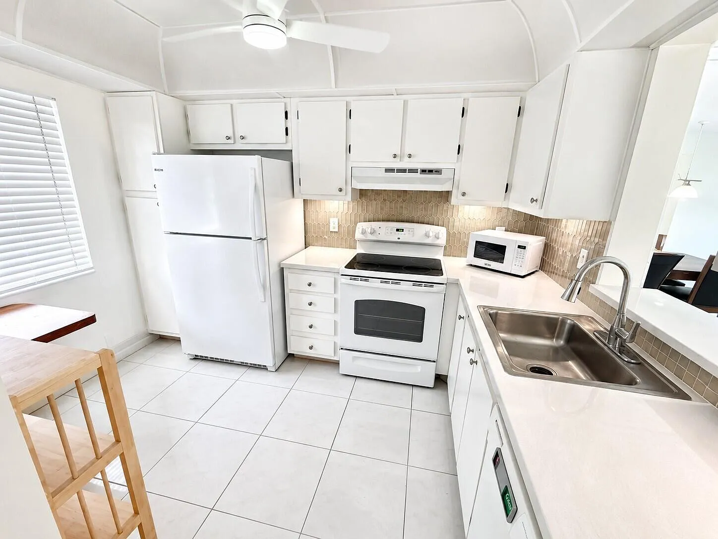 2 bed, 2.0 bath, 990 sqft, $2,279 — Photo 3