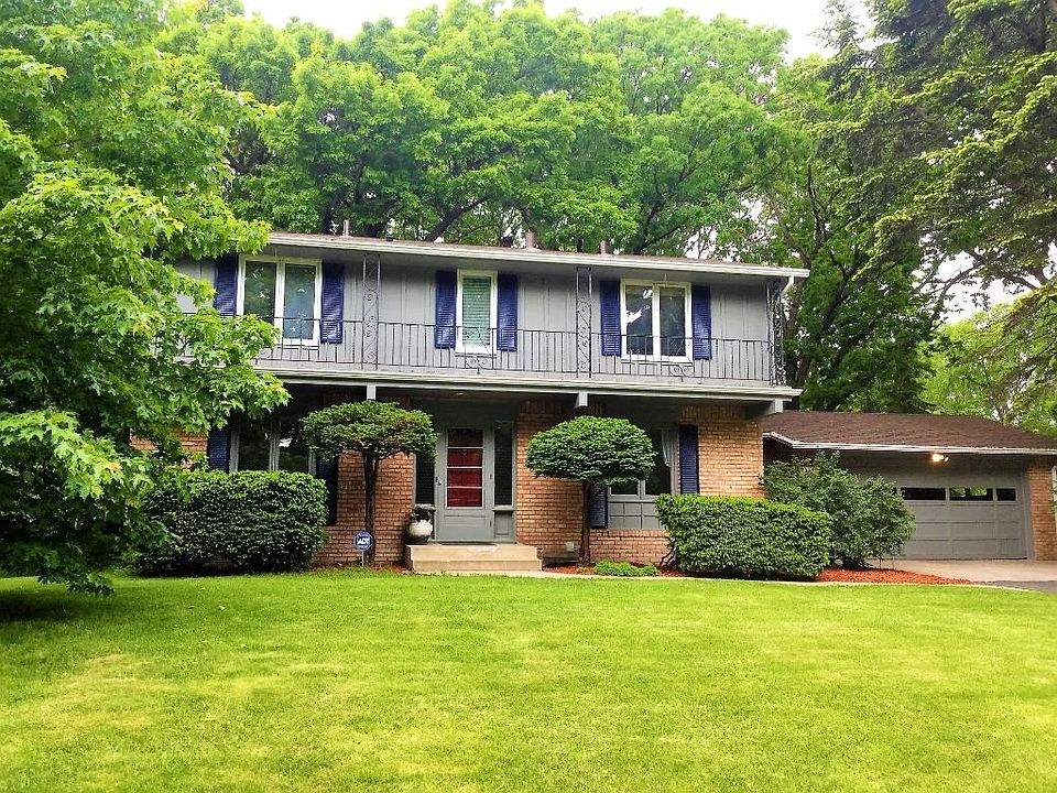 Wouldn't you love to drive up to this house and have it become your home?