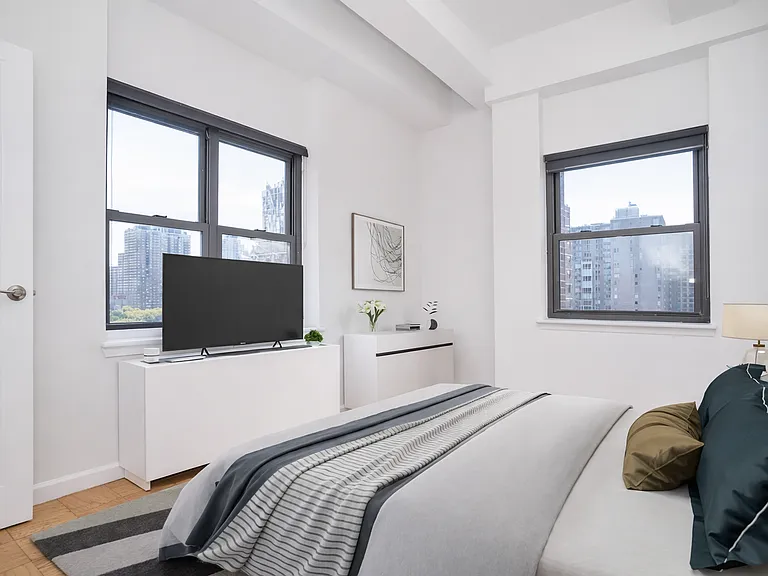 213 E 37th St #3FF — Photo 5