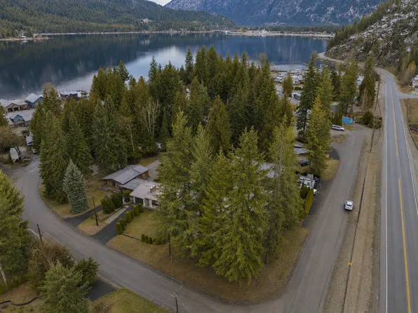 1 Wolfe St, Sicamous, BC V0E 2V1