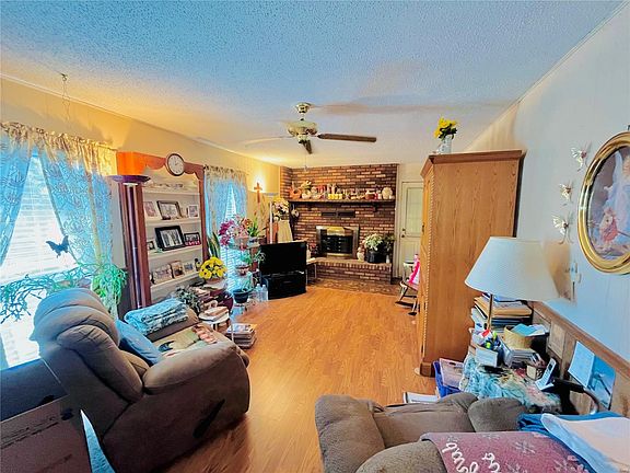 4th image of 301 Ponder St