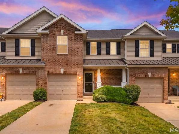53 Country Village Ct, Lake Saint Louis, MO 63367