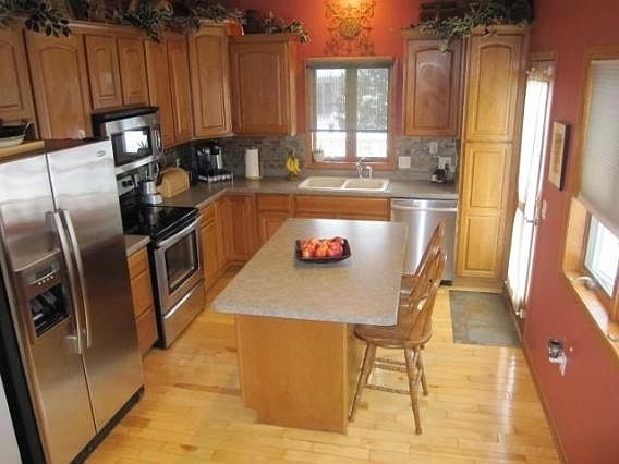 2nd image of 711 Forest Glen Cir