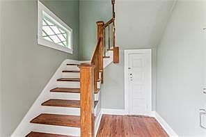 4th image of 5612-14 Woodlawn Pl